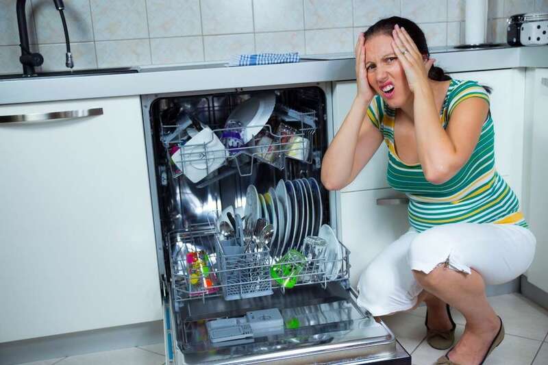 مشکلات ماشین ظرفشویی بوش و نحوه رفع آنها 9 خشک نشدن کامل ظروف